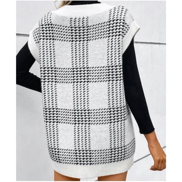 Cozy Plaid Print V Neck Long Vest - Picture 4 of 4